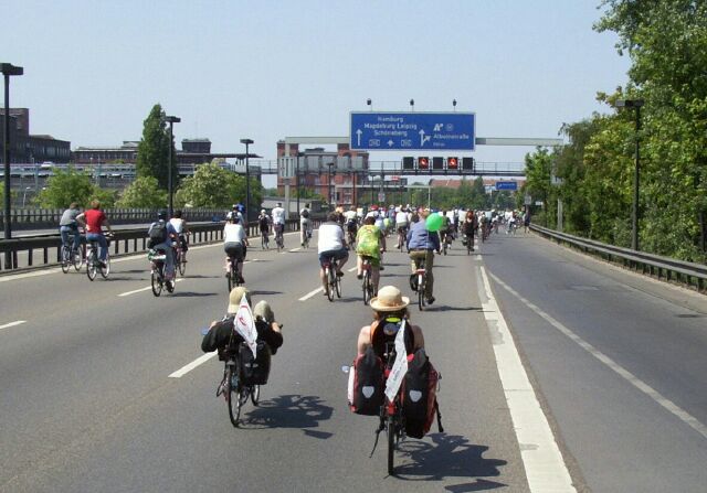 Sternfahrt Berlin 2003: auf der A 100 Richtung Hamburg